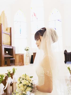 婚約指輪はカラーストーンで華麗さを